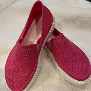 Crocs Kids' Pink CitiLane Roka Slip-On
Sneaker. Size 2